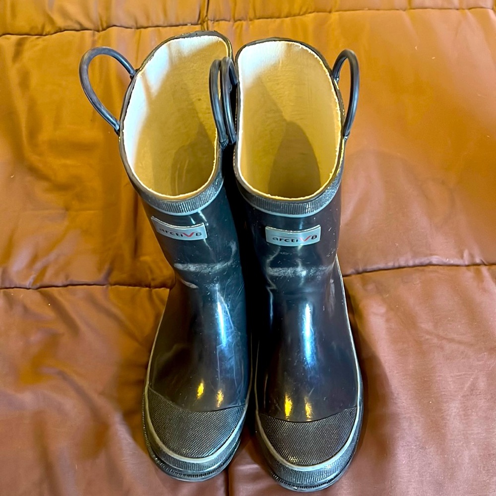 Kids rain boots